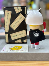 黑珍珠 x 机动战士高达夏亚的逆袭 夏亚鲁尼 sofubi (由 Josh Wang 设计)